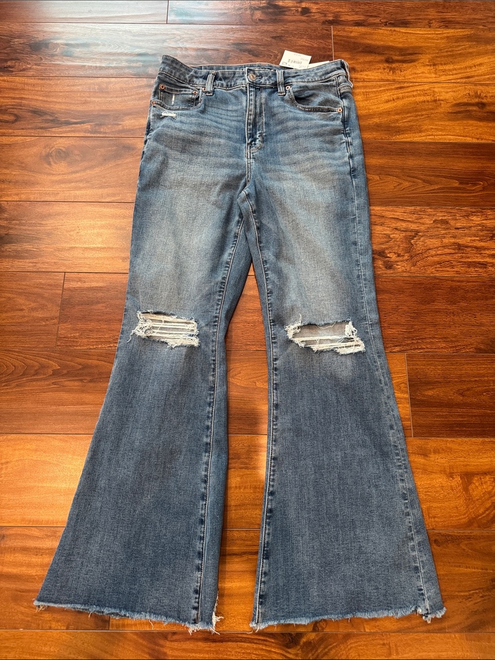 AE Super High-Rise Flare Jeans, Distressed, Size 8 Short! NWT!